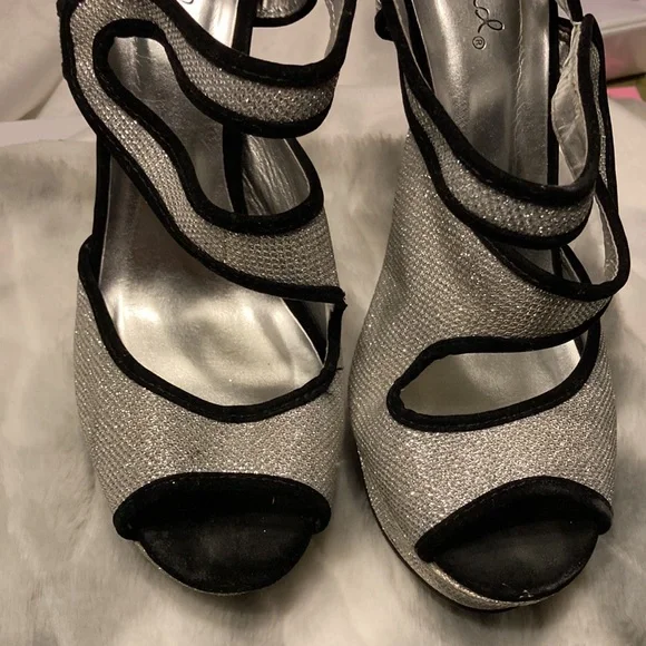 Quipid Shoes -Size10 - Picture 4 of 8